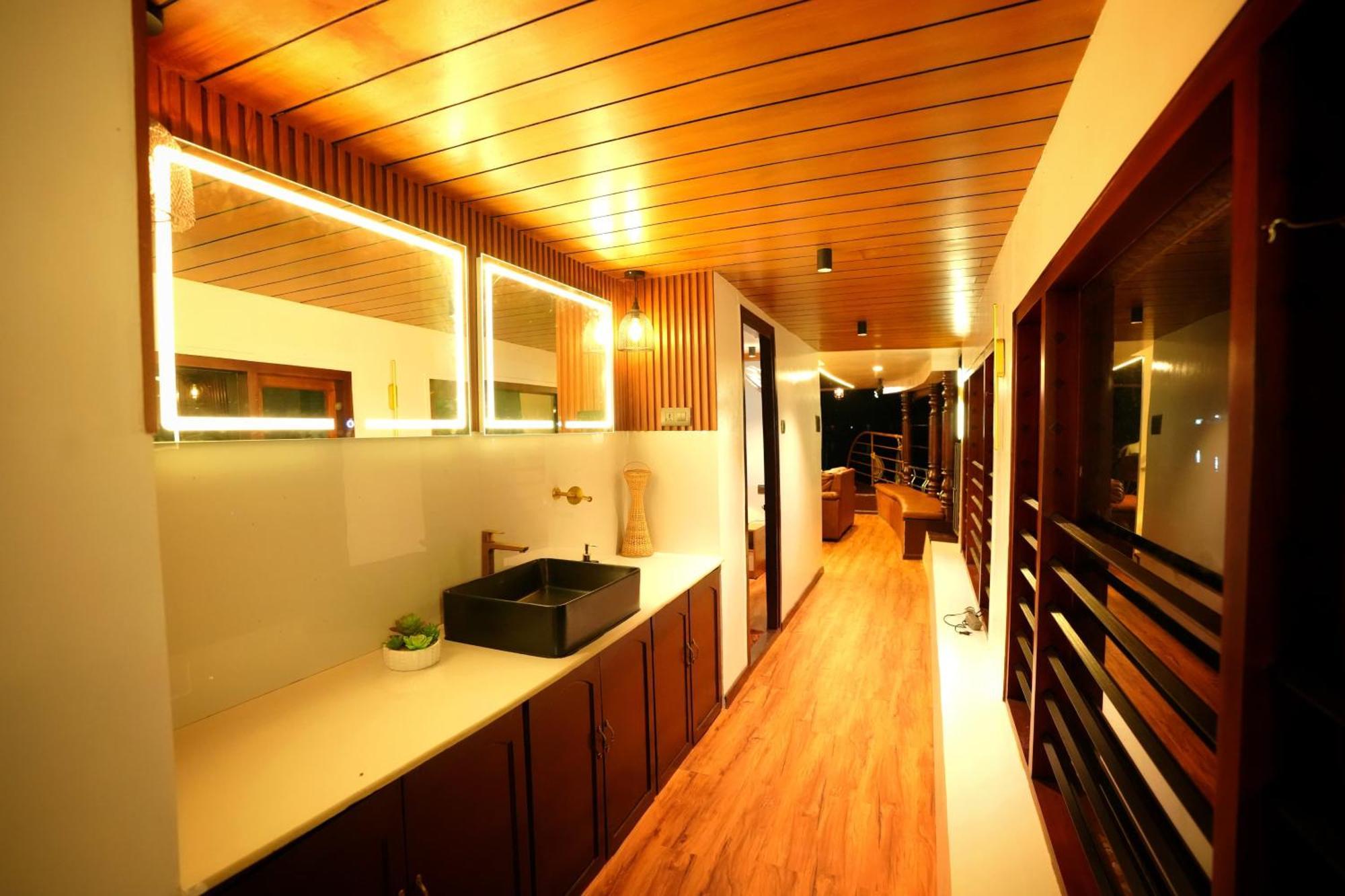Indraprasthamlakecruise Alappuzha Εξωτερικό φωτογραφία